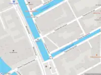 Ambulance met gepaste spoed naar de Tweede Passeerdersdwarsstraat in Amsterdam