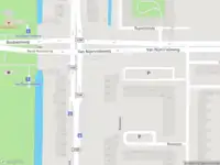 Ambulance met gepaste spoed naar de Van Nijenrodeweg in Amsterdam