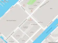 Ambulance met grote spoed naar de Isaac Titsinghkade in Amsterdam