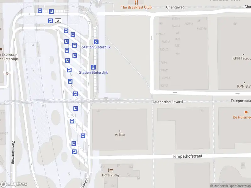 Ambulance met gepaste spoed naar de Teleportboulevard in Amsterdam