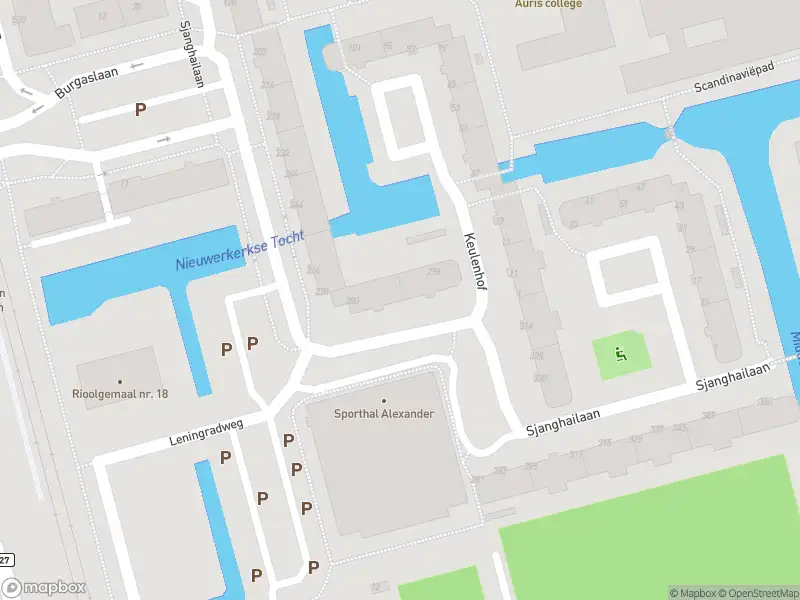 Ambulance met grote spoed naar de Sjanghailaan in Rotterdam