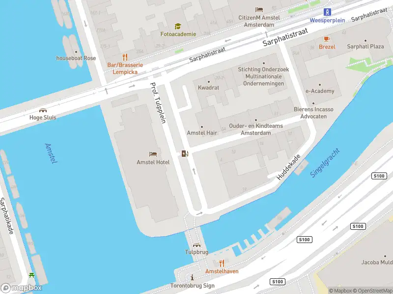 Brandweer met gepaste spoed naar de Prof. Tulpplein in Amsterdam