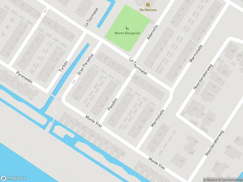 Ambulance met grote spoed naar de Pasubio in Amsterdam