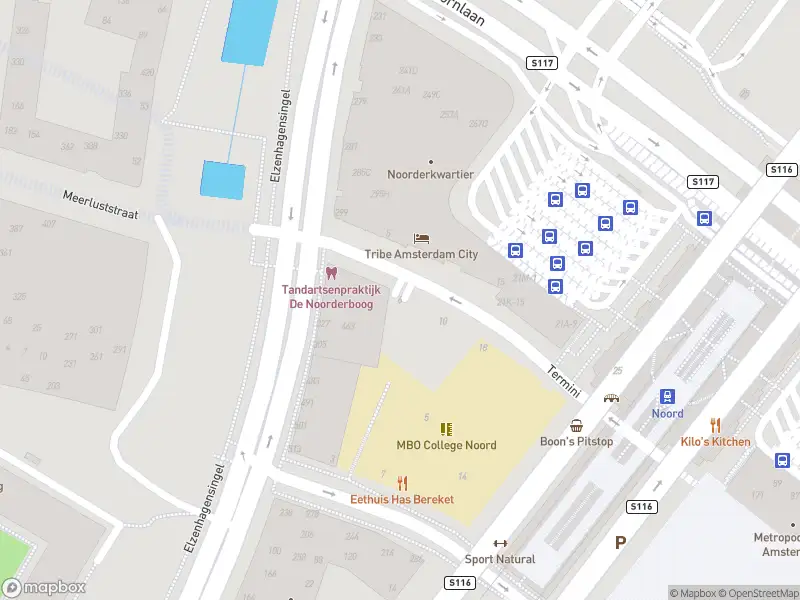 Ambulance met grote spoed naar de Termini in Amsterdam