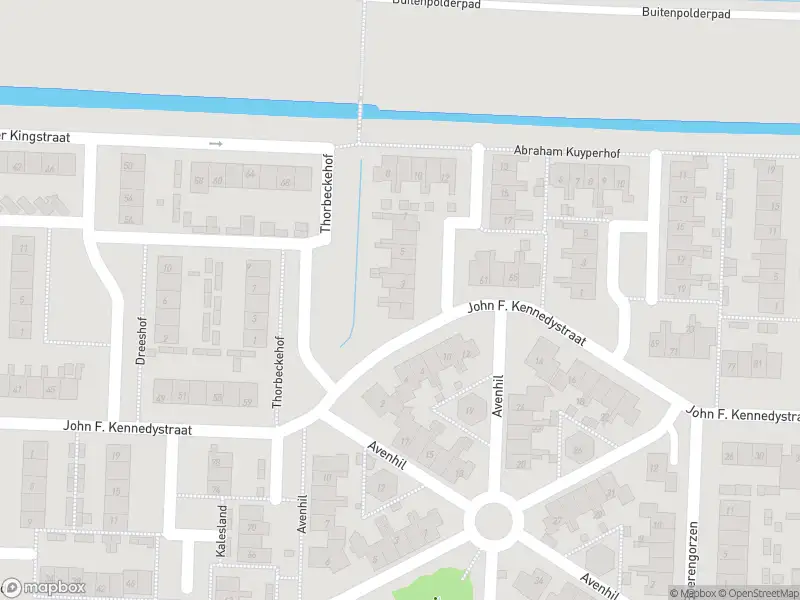 Ambulance met gepaste spoed naar de Wiardi Beckmanhof in Heinenoord