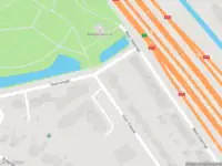 Ambulance met grote spoed naar de Pieter Postlaan in Rotterdam