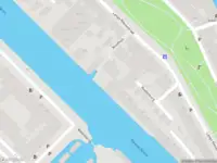 Ambulance met grote spoed naar de Kruithuis in Schiedam