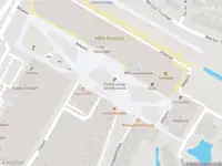 Ambulance met grote spoed naar de Bètaplein in Leiden