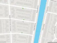 Ambulance met grote spoed naar de Maria van der Duinstraat in Poortugaal