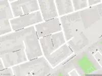 Ambulance met grote spoed naar de Dwarssteeg in Vlaardingen