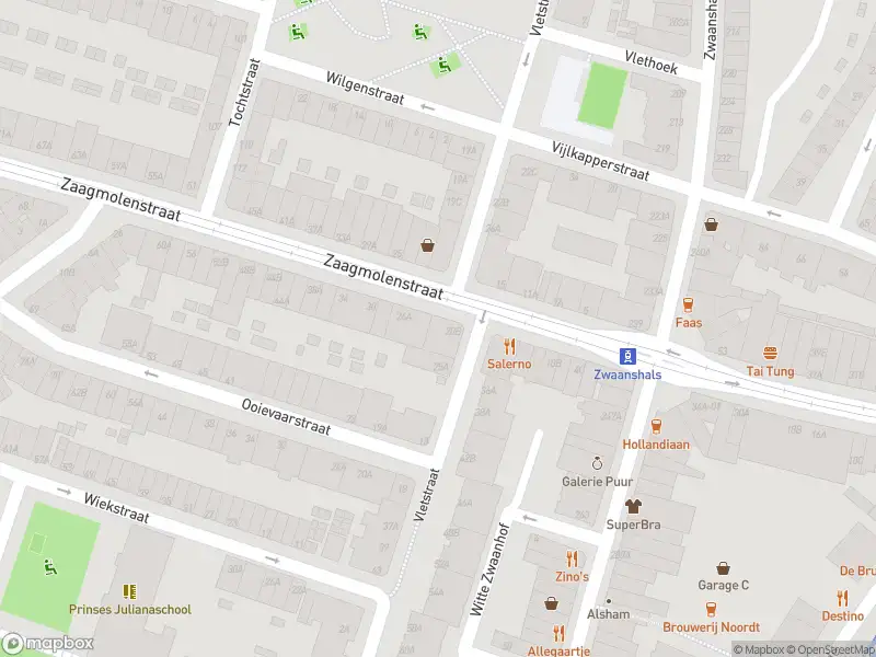 Ambulance met grote spoed naar de Zaagmolenstraat in Rotterdam