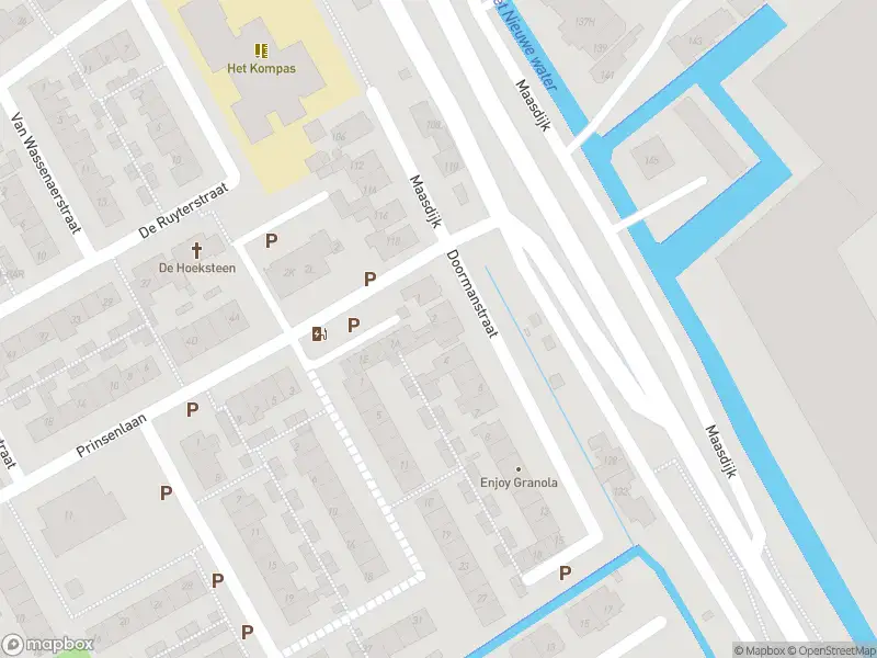 Politie met grote spoed naar de Doormanstraat in Maasdijk vanwege personen te water