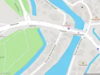 Ambulance met gepaste spoed naar de Terbregse Rechter Rottekade in Rotterdam