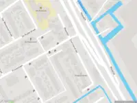 Brandweer met grote spoed naar de Doormanstraat in Maasdijk vanwege personen te water