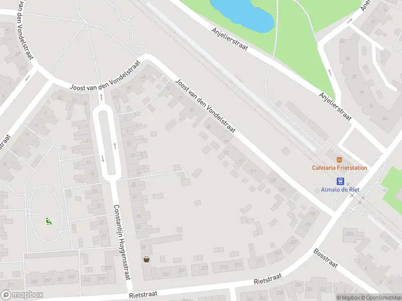 Brandweer met grote spoed naar de Beekstraat in Almelo vanwege gebouwbrand