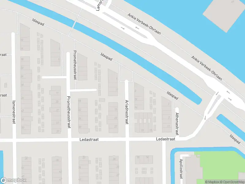 Brandweer met grote spoed naar de Ariadnestraat in Rotterdam vanwege afhijsen patient