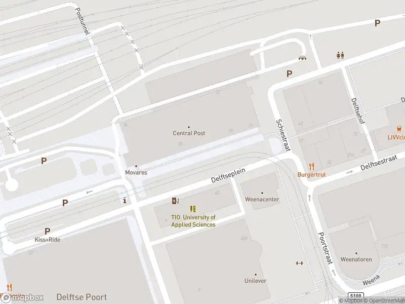 Ambulance met grote spoed naar de Delftseplein in Rotterdam