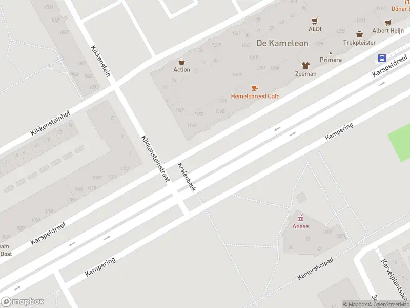 Ambulance met grote spoed naar de Karspeldreef in Amsterdam