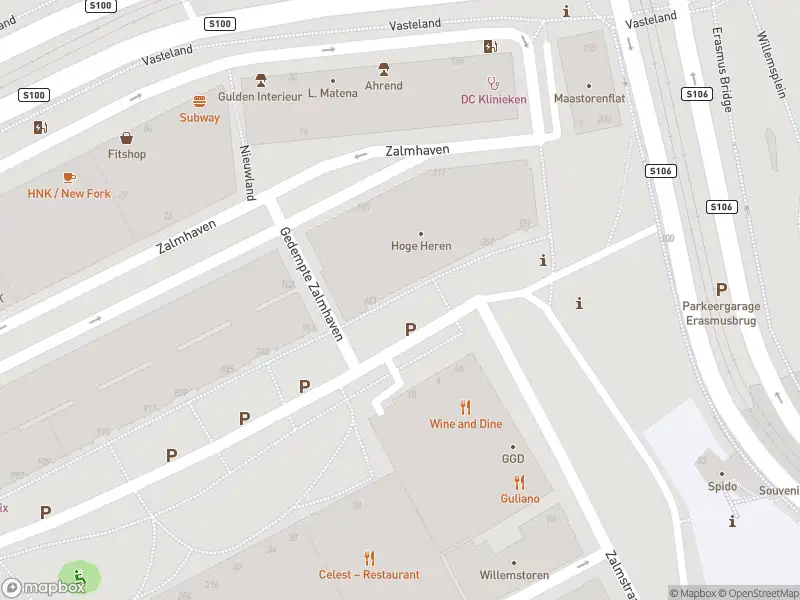 Ambulance met grote spoed naar de Gedempte Zalmhaven in Rotterdam