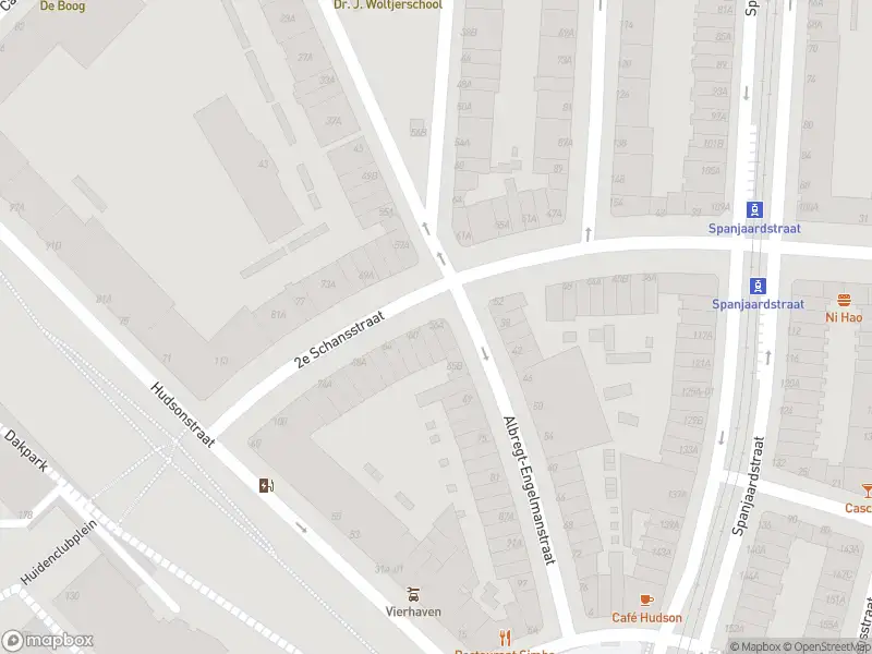 Ambulance met grote spoed naar de 2e Schansstraat in Rotterdam