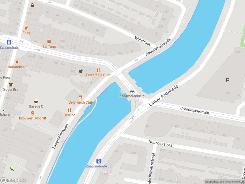 Ambulance met grote spoed naar de Zaagmolendrift in Rotterdam