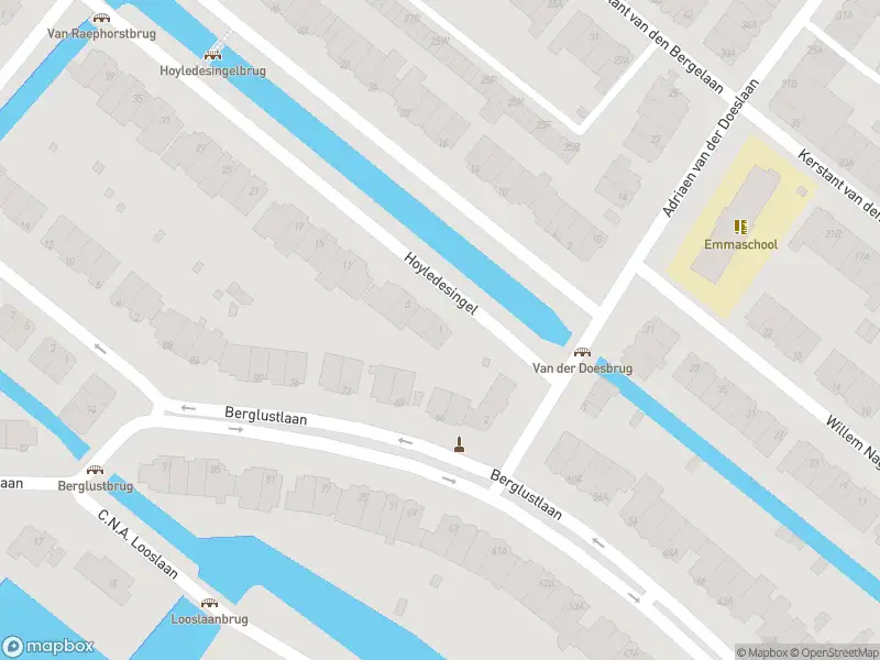 Ambulance met gepaste spoed naar de Hoyledesingel in Rotterdam