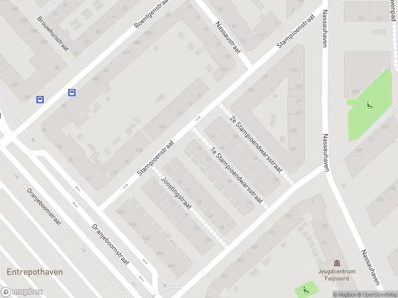 Ambulance met gepaste spoed naar de 1e Stampioendwarsstraat in Rotterdam