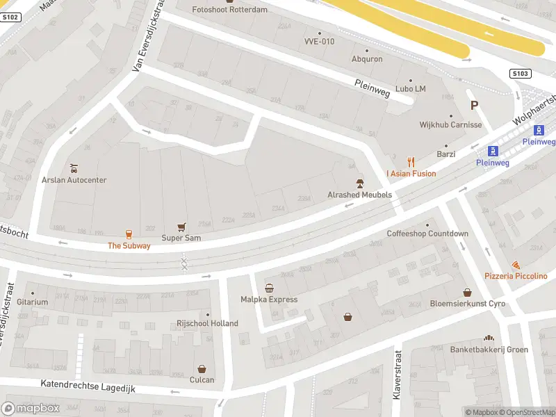 Ambulance met gepaste spoed naar de Wolphaertsbocht in Rotterdam