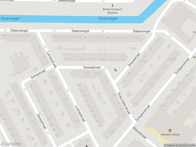 Ambulance met gepaste spoed naar de Doezastraat in Rotterdam