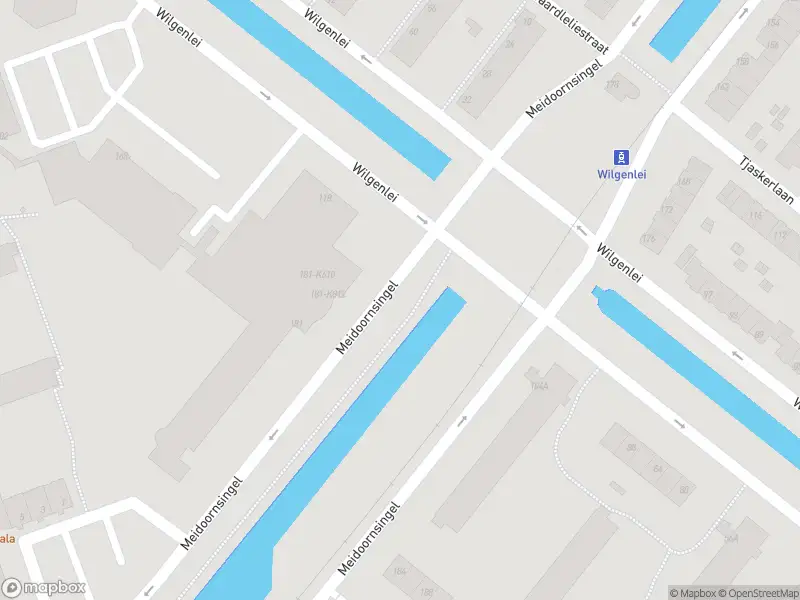 Ambulance met grote spoed naar de Wilgenlei in Rotterdam