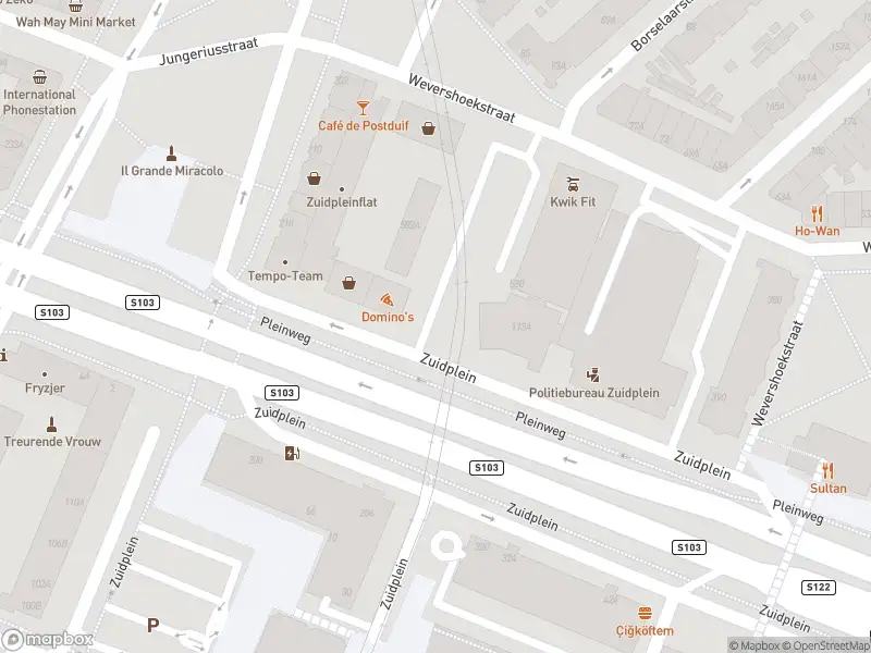 Ambulance met gepaste spoed naar de Zuidplein in Rotterdam