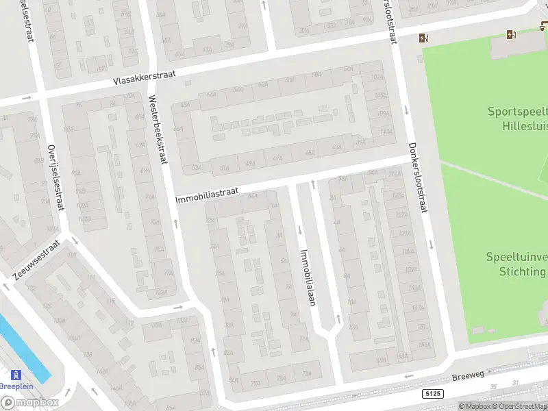 Ambulance met grote spoed naar de Immobilialaan in Rotterdam