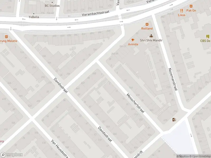 Ambulance met grote spoed naar de Messchertstraat in Rotterdam