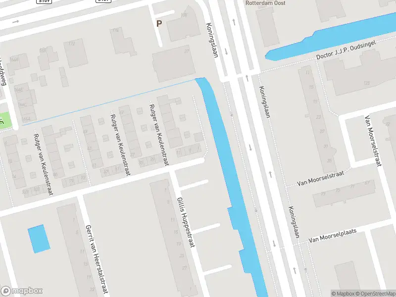 Ambulance met grote spoed naar de Rutger van Keulenstraat in Rotterdam