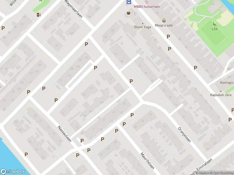 Ambulance met gepaste spoed naar de Lodewijk van Hamelstraat in Leidschendam