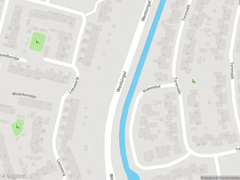 Brandweer met gepaste spoed naar de Plevier in Bunschoten-Spakenburg vanwege afhijsen patient