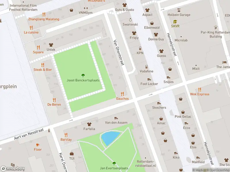 Ambulance met grote spoed naar de Joost Banckertsplaats in Rotterdam