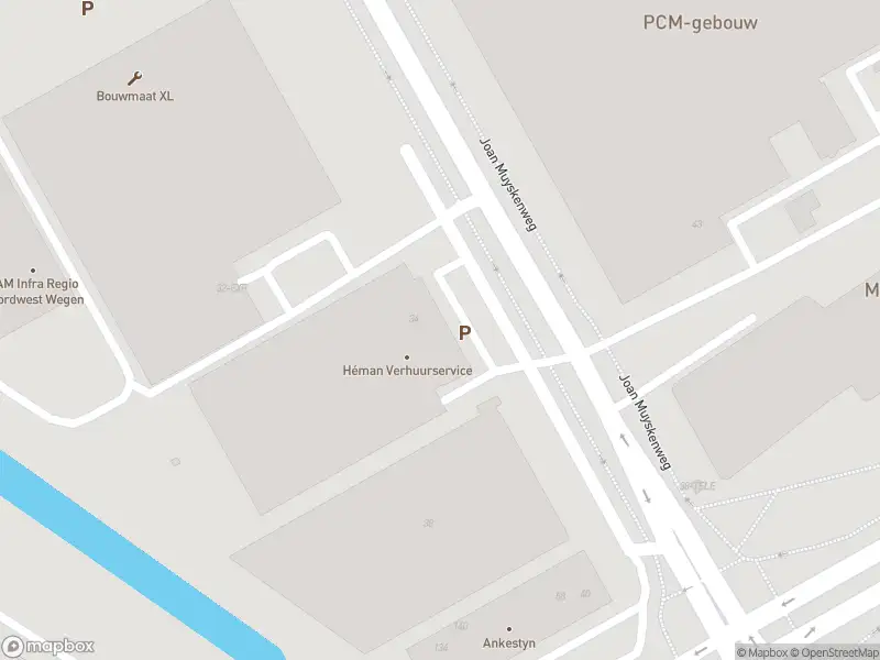 Ambulance met grote spoed naar de Joan Muyskenweg in Amsterdam-Duivendrecht