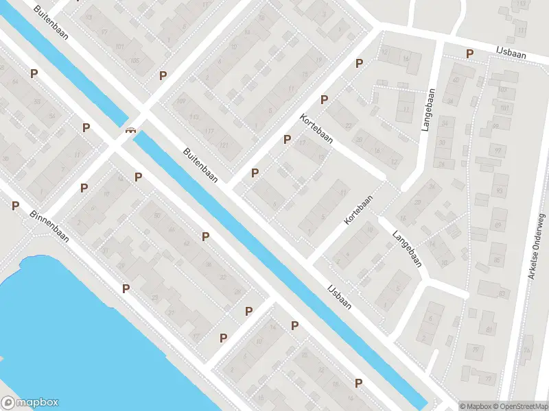 Ambulance met gepaste spoed naar de IJsbaan in Gorinchem