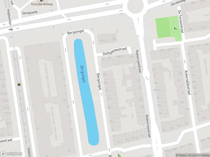 Ambulance met grote spoed naar de Bergsingel in Rotterdam