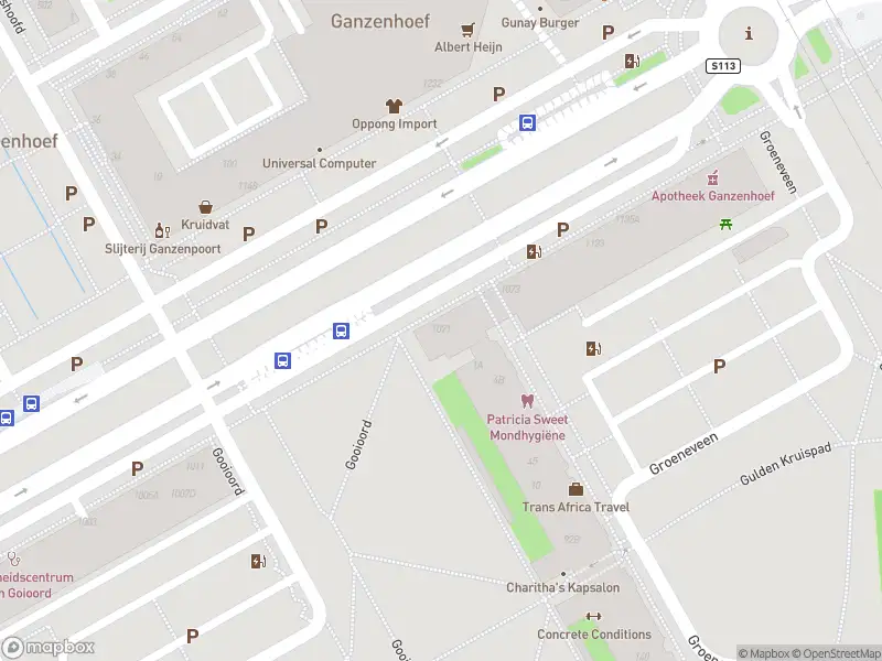 Ambulance met grote spoed naar de Bijlmerdreef in Amsterdam