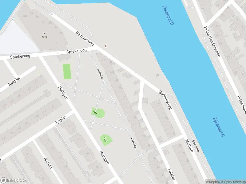 Ambulance met grote spoed naar de Falster in Zaandam