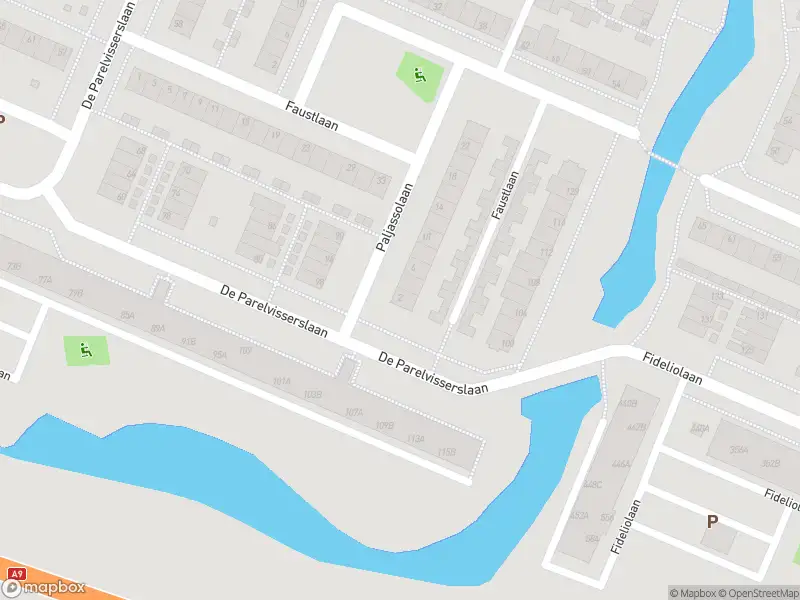 Ambulance met grote spoed naar de Paljassolaan in Amstelveen