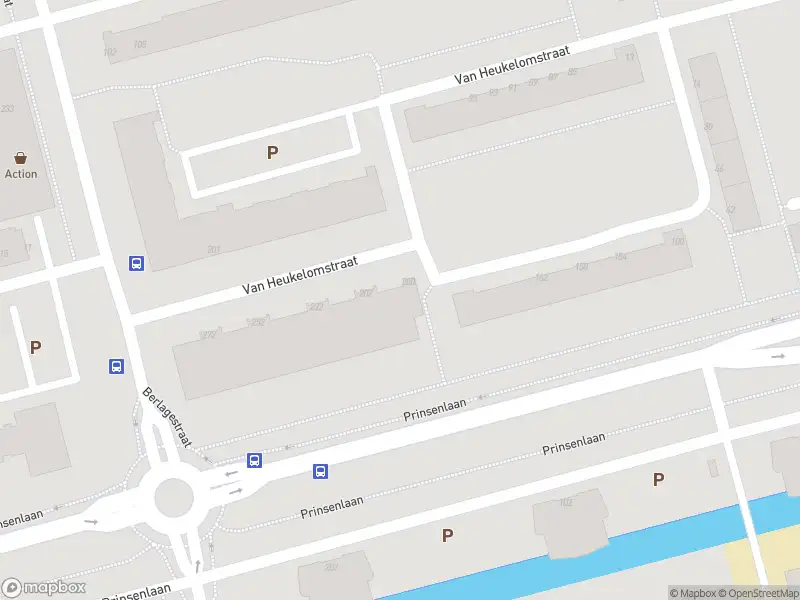 Ambulance met gepaste spoed naar de Van Heukelomstraat in Rotterdam