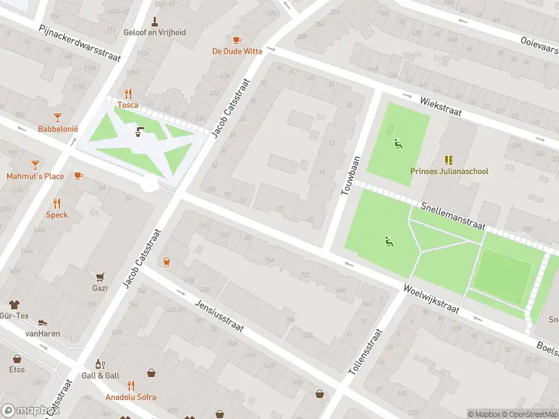 Ambulance met gepaste spoed naar de Woelwijkstraat in Rotterdam