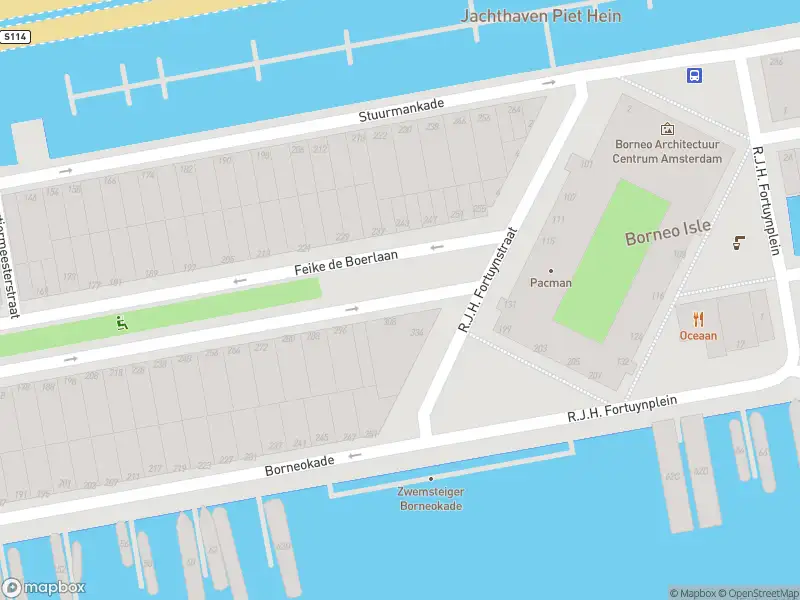 Brandweer met grote spoed naar de Stuurmankade in Amsterdam vanwege personen te water