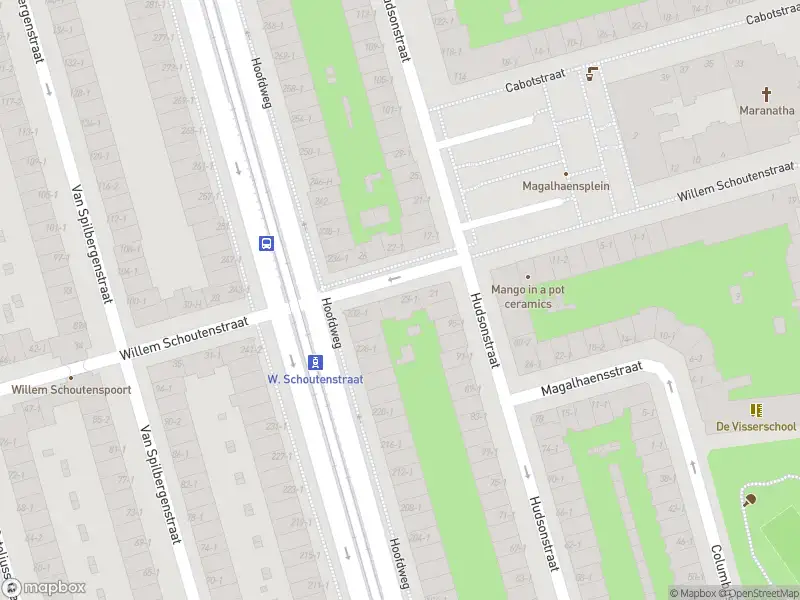 Ambulance met gepaste spoed naar de Magalhaensplein in Amsterdam