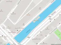 Ambulance met grote spoed naar de Tak van Poortvlietstraat in 's-Gravenhage