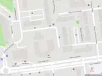 Ambulance met grote spoed naar de Laan van Bol'Es in Schiedam