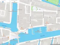 Ambulance met gepaste spoed naar de West Havenstraat in Leiden